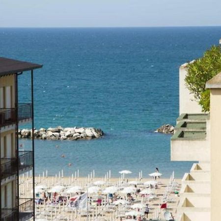 Hotel Nautilus Каттолика Экстерьер фото