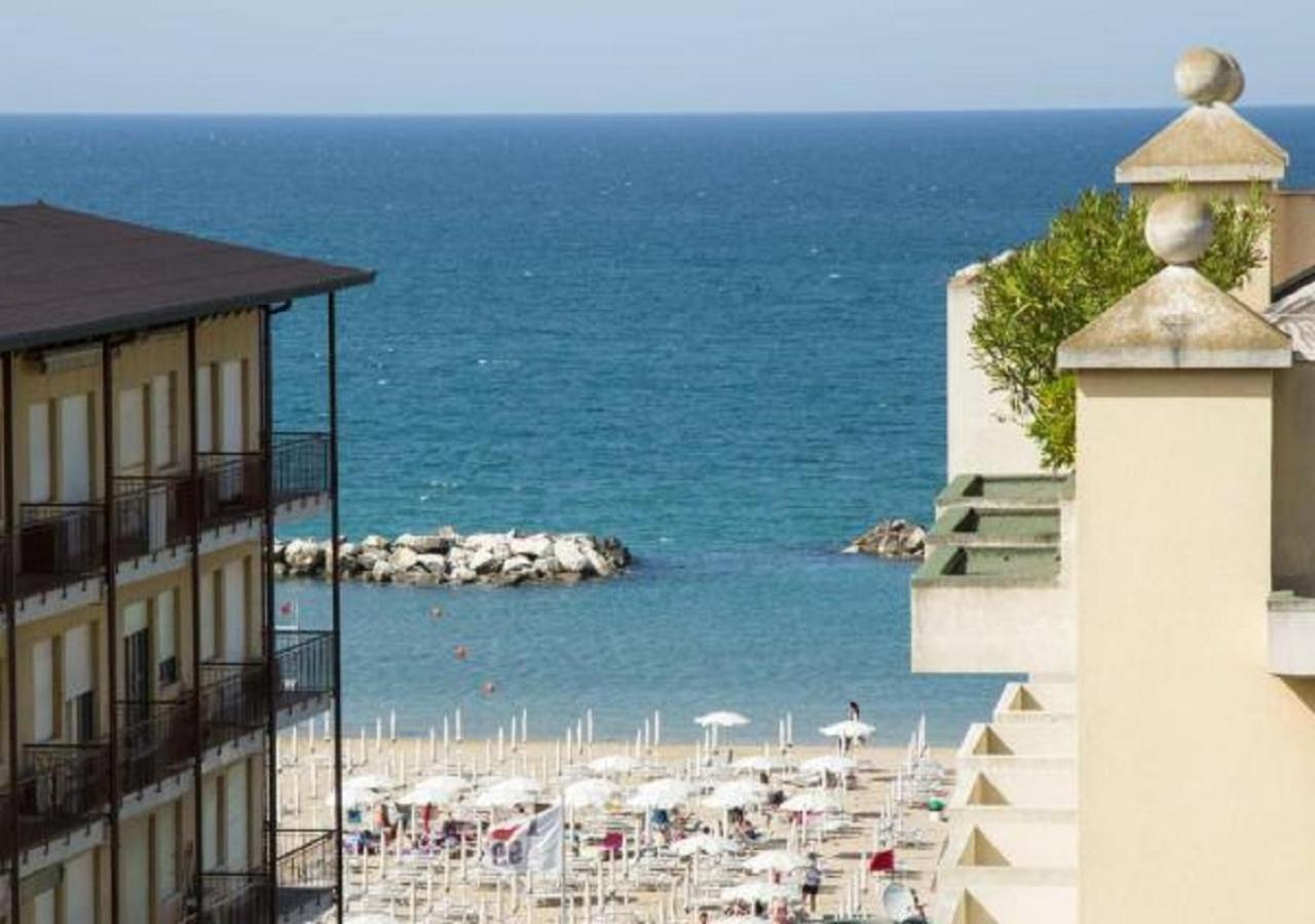 Hotel Nautilus Каттолика Экстерьер фото